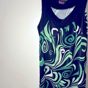 Sleek Green/White/Black Size Large Woman’s Top